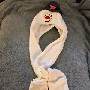 Cute Frosty hat/mitten combo, never worn, NWOT